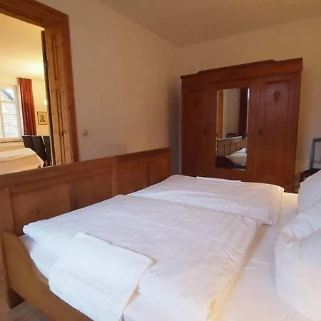 With 2 Bedrooms Gingst